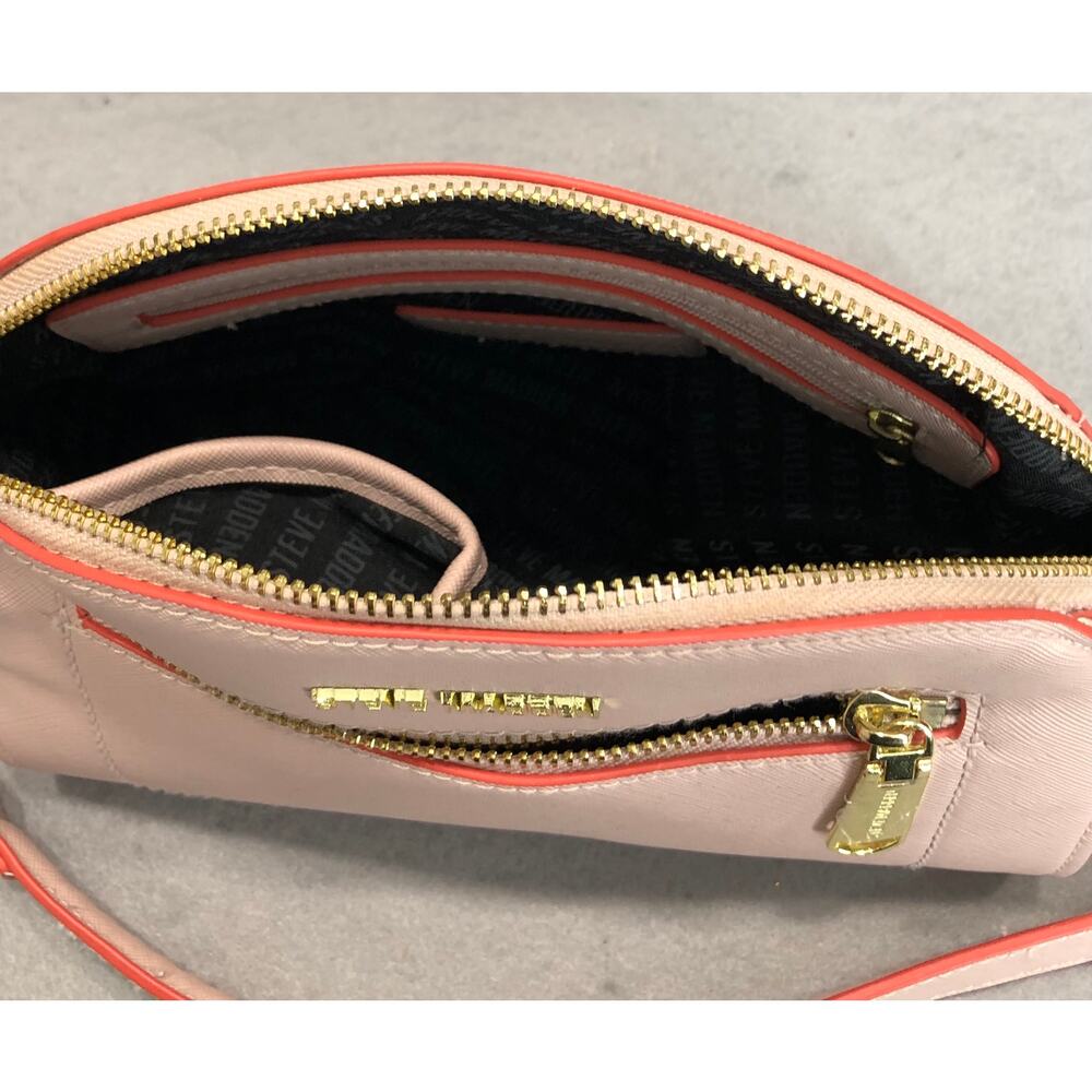 Steve Madden Light Pink Purse w/ Gold Chain Purse Strap - Picture 4 of 8
